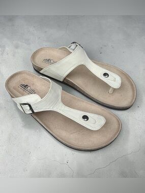 Cliffs by White Mountain Cream T-Strap Thong Sandals! Size 10!